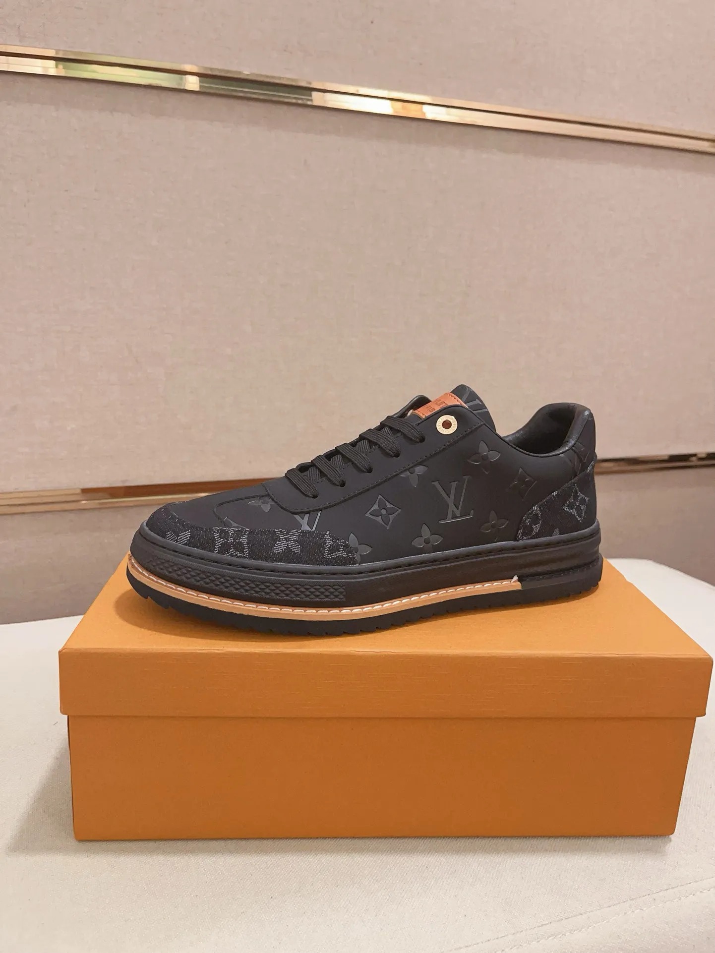 Men's shoes💰 400💰Louis Vuitton (Louis Vuitton/LV) top 🔍🔍 new models are on sale at the same time, the upper 🇮🇹 imported first-layer cowhide from Italy, fully imported sheepskin lining 💪💪, completely 1⃣️ to 1 ⃣️Re-engraved🇮🇹💪💪, ⚠Sole: The original sole is specially provided by the original factory, the exclusive movable molded sole is super comfortable, ⚠The original factory follows the order, 🔍🔍high quality, you can enter and exit the counter at will, welcome to compare⚠. Code number: 38-44. Can be customized for 45 non-refundable!